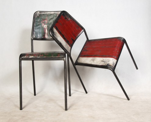 Chaise en éléments métalliques recyclés de bidons - détails